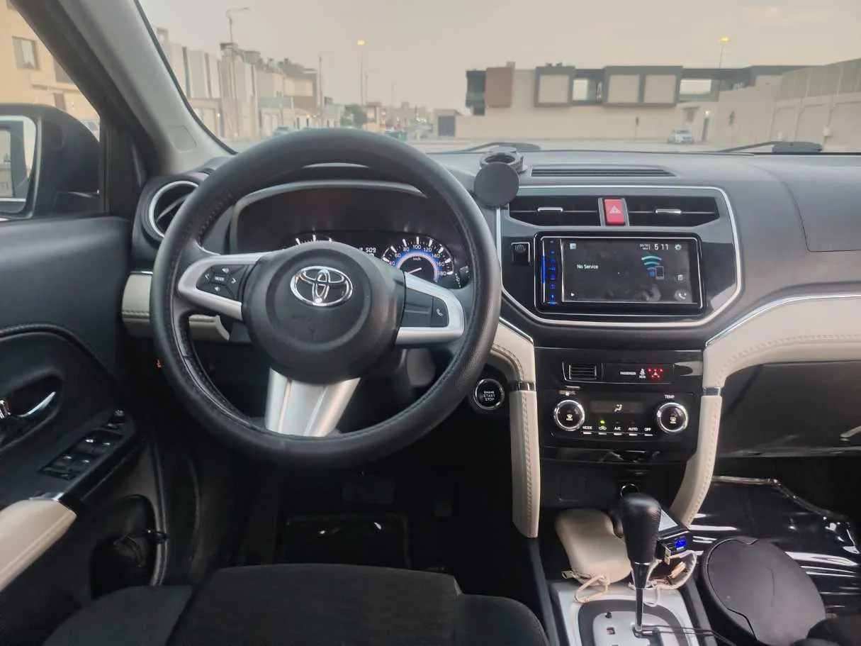 Car image 16
