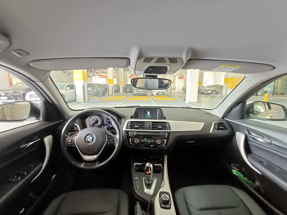 Car image 17