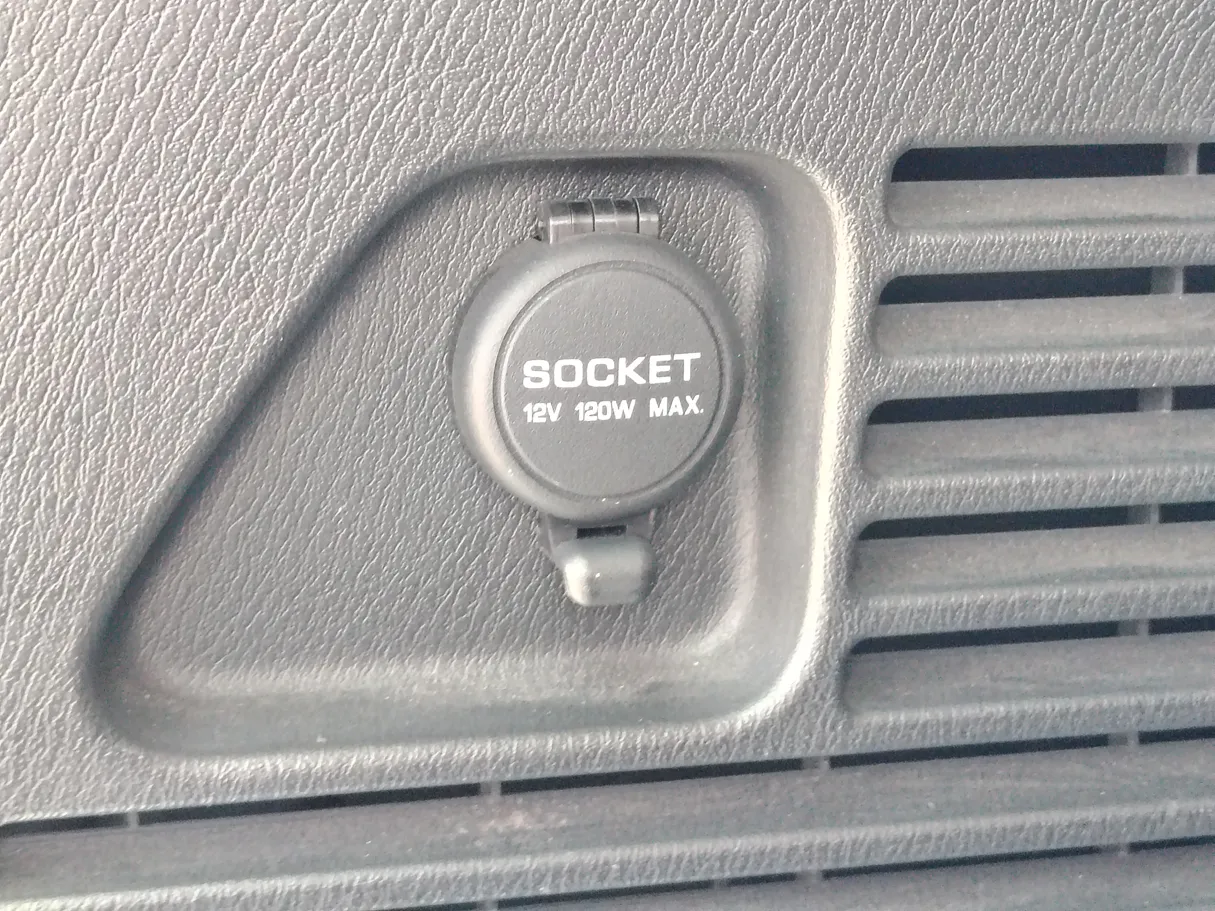 Car image 32