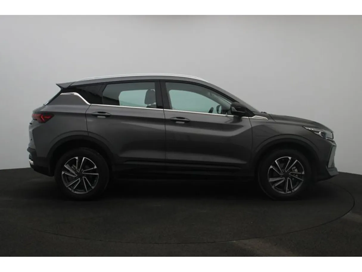 Car image 13