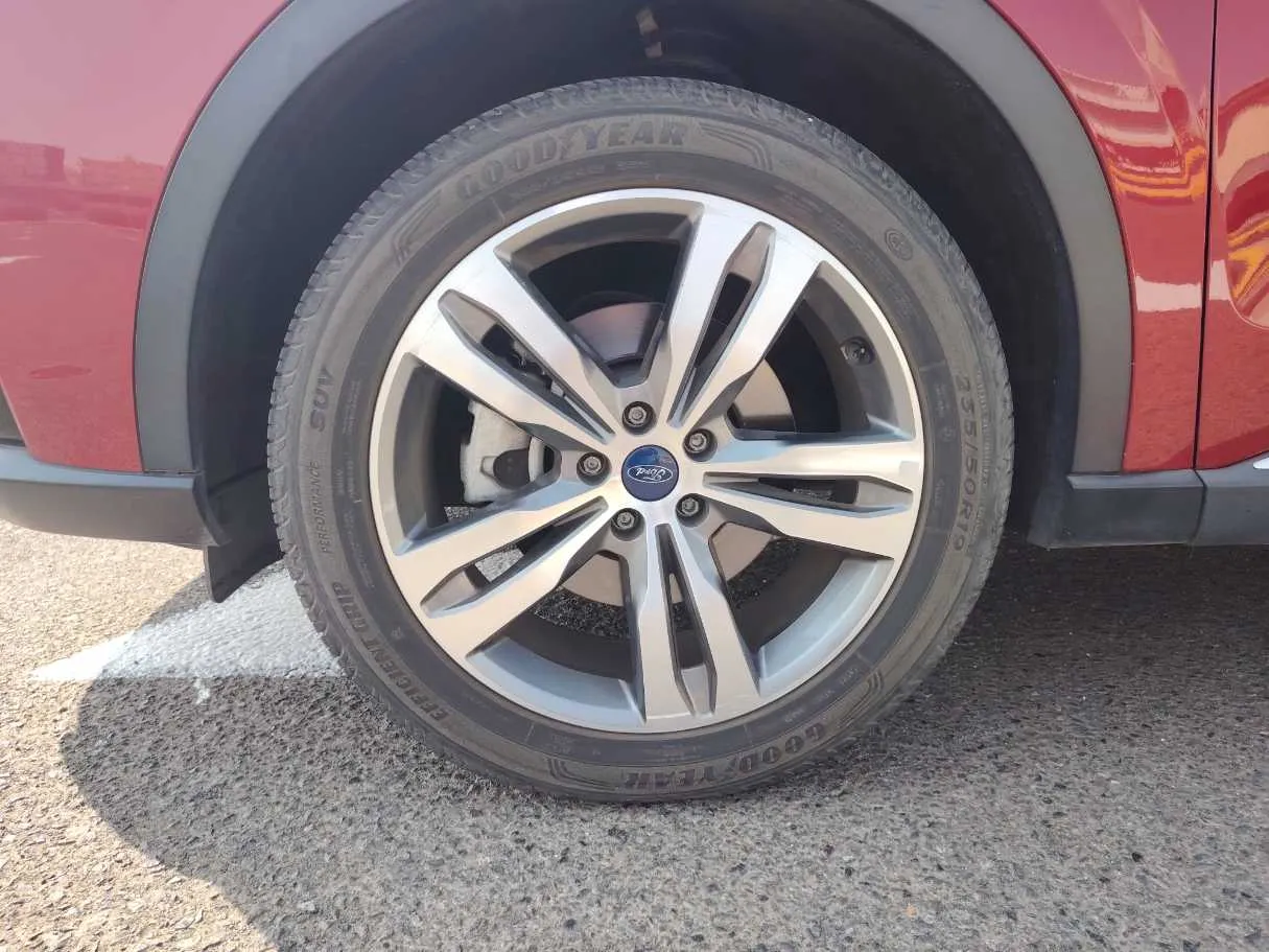 Car image 9