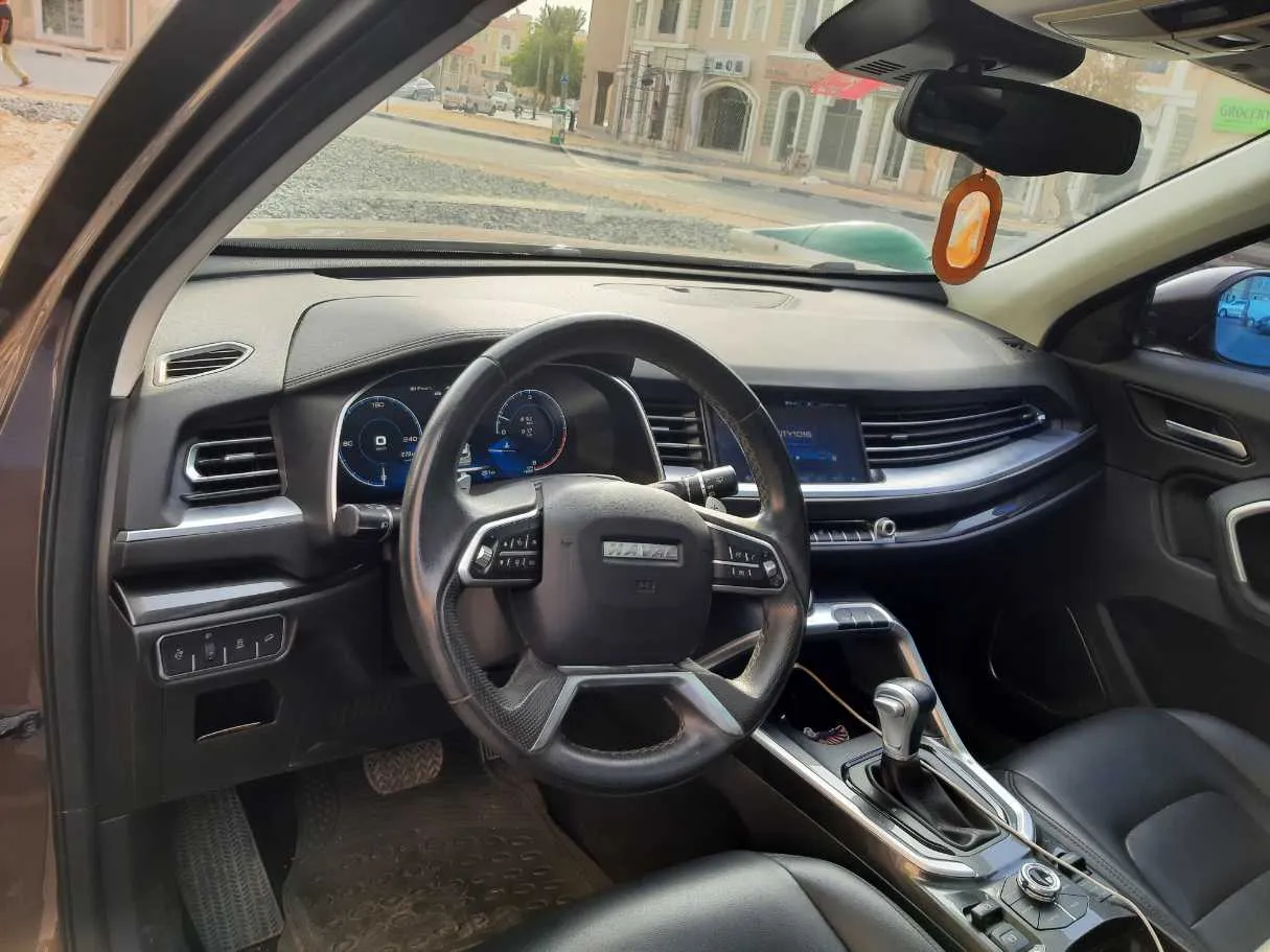 Car image 11