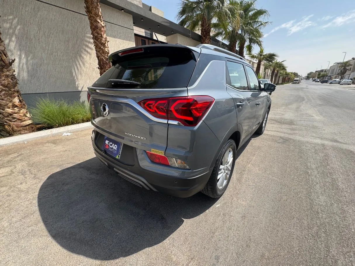 Car image 5