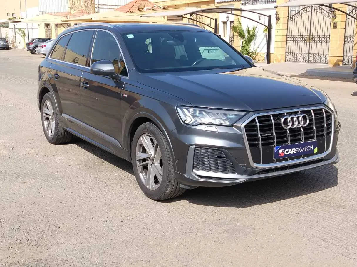 Car image 3