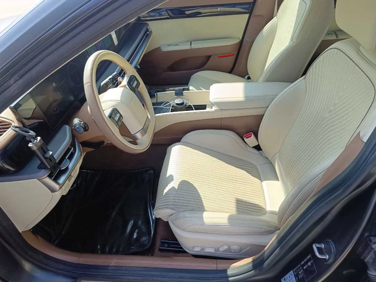Car image 13