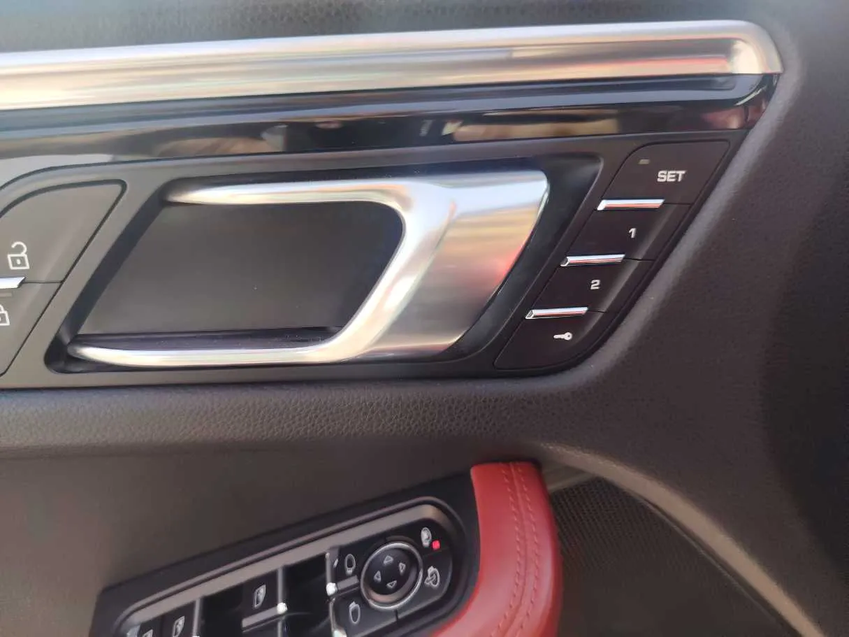 Car image 29