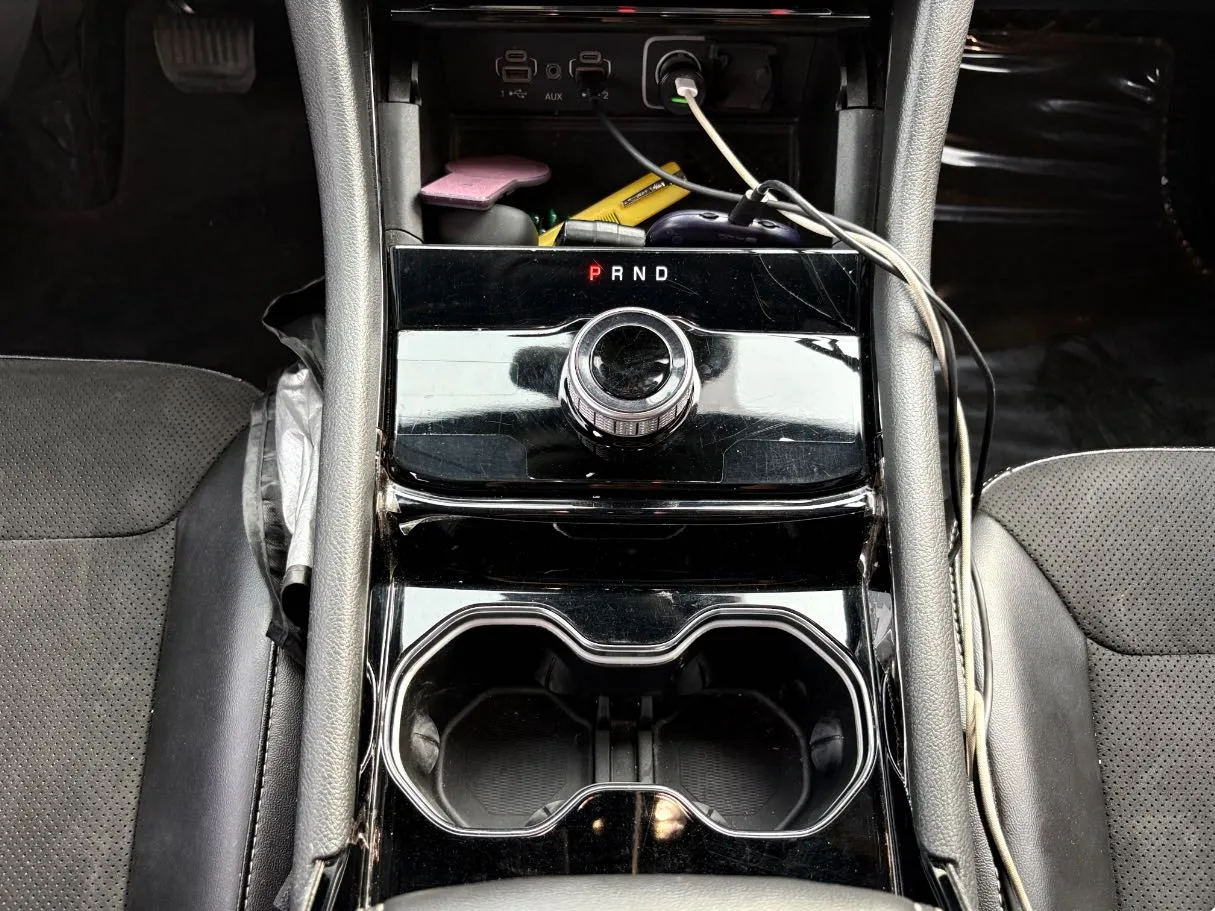 Car image 19