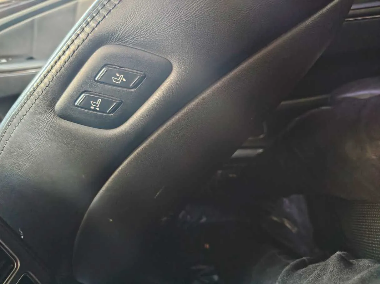 Car image 29