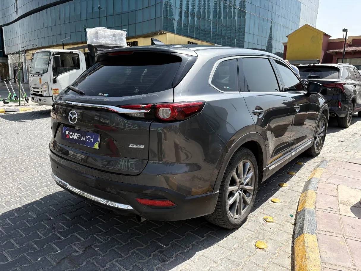 Car image 5