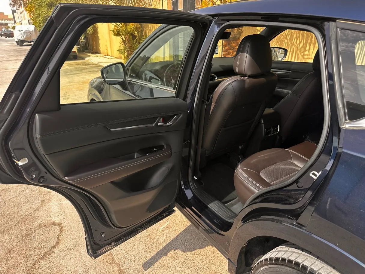 Car image 13