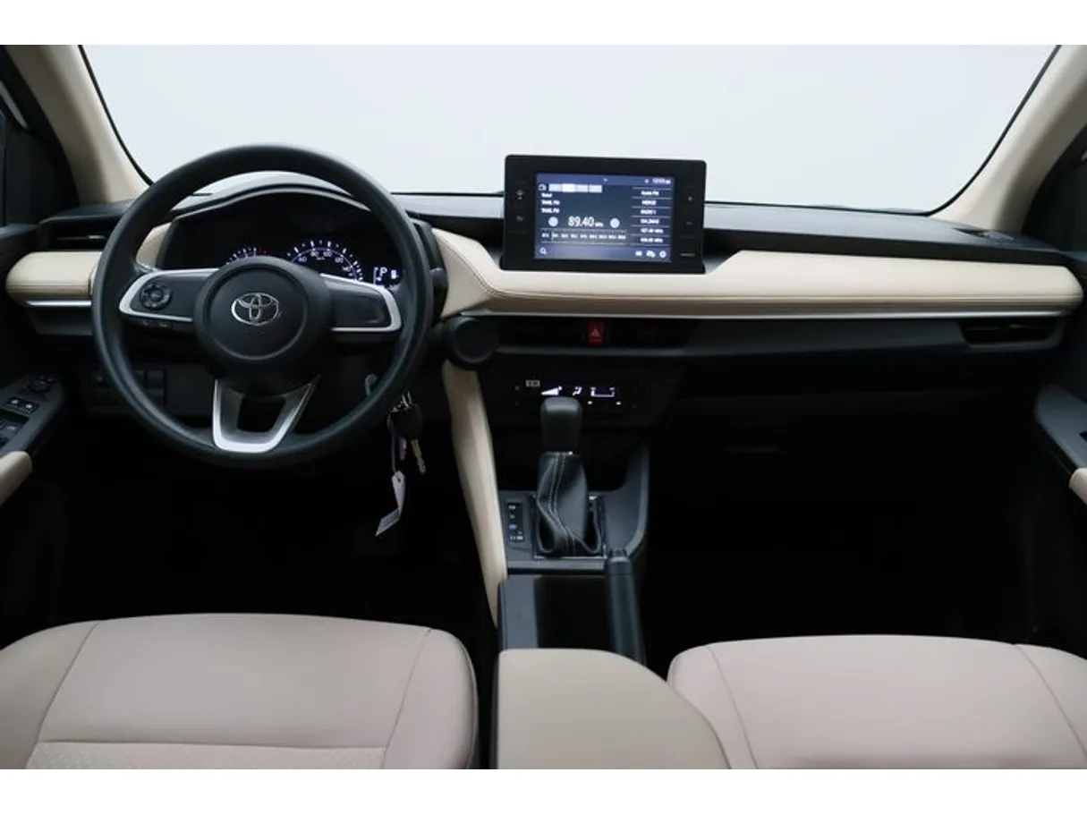 Car image 14