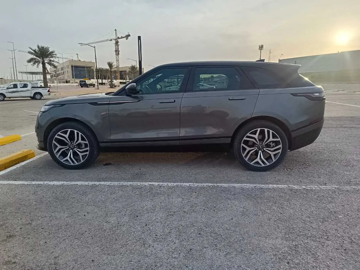 Car image 9