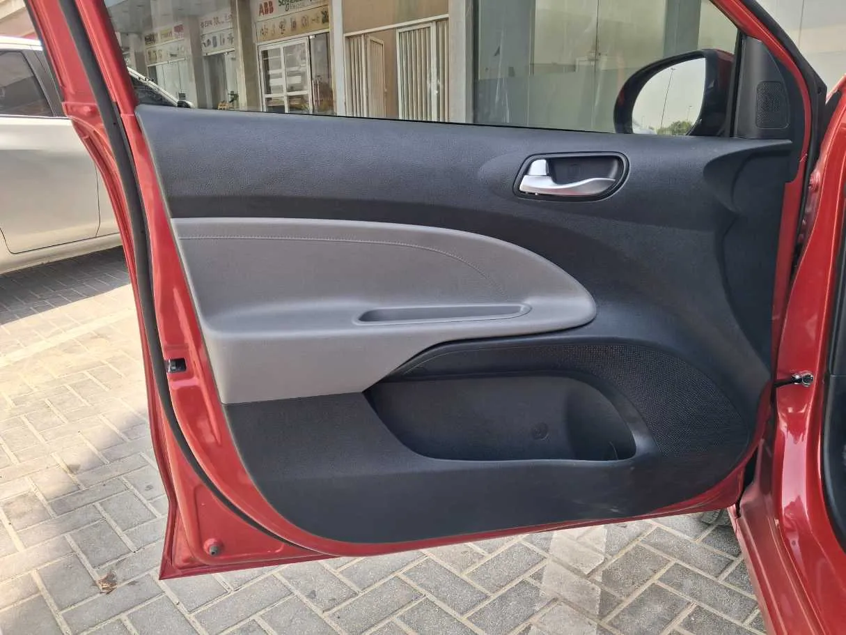 Car image 10