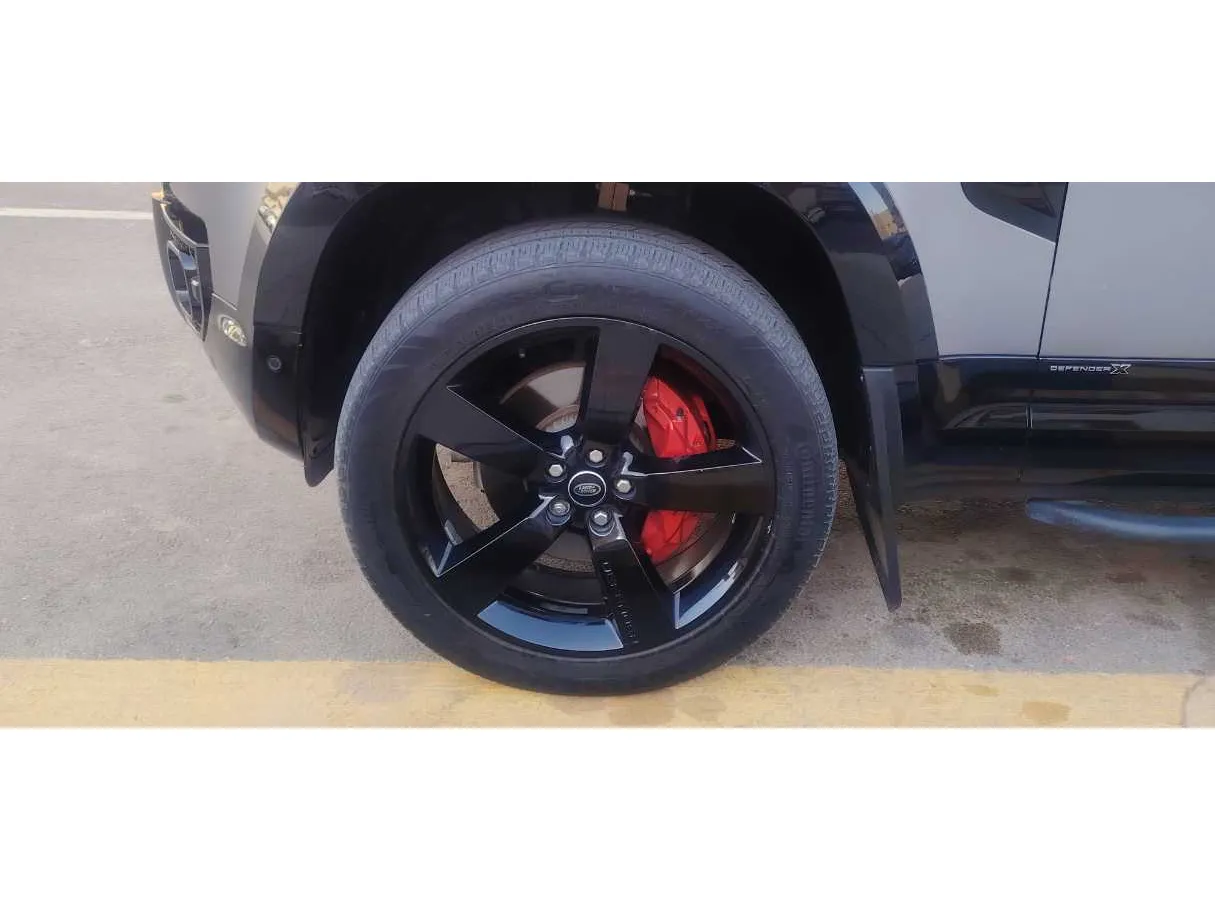 Car image 10