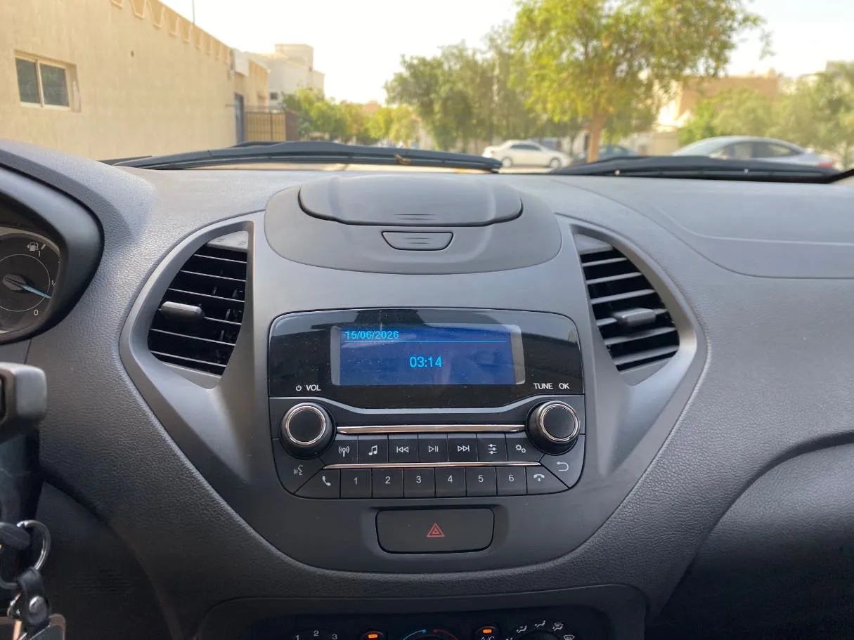 Car image 15