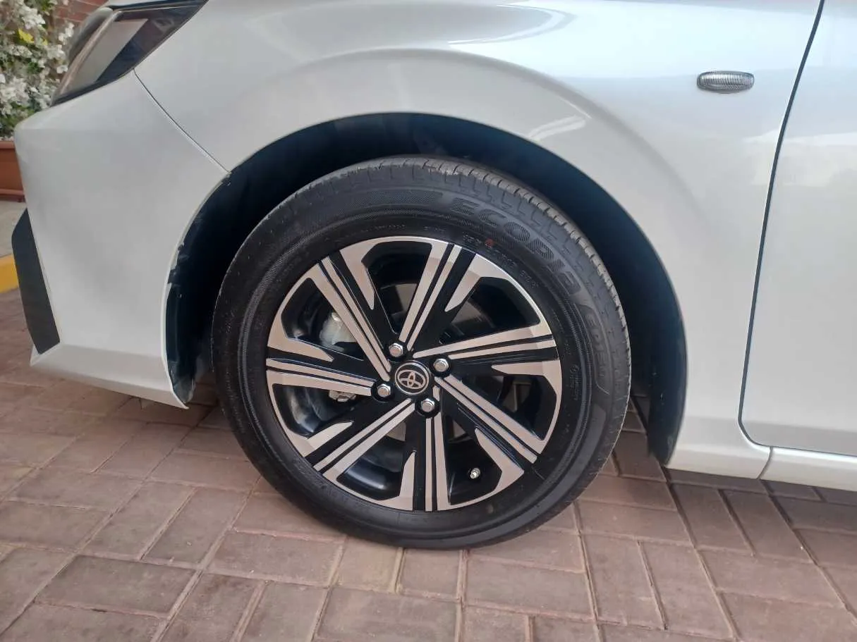 Car image 9