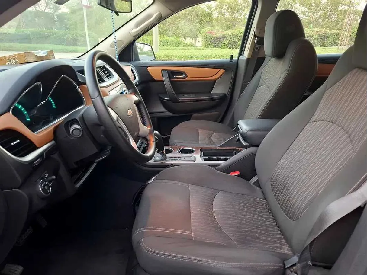 Car image 10
