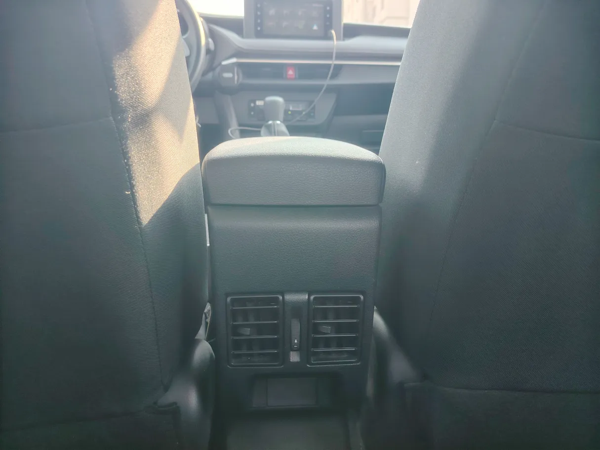 Car image 25