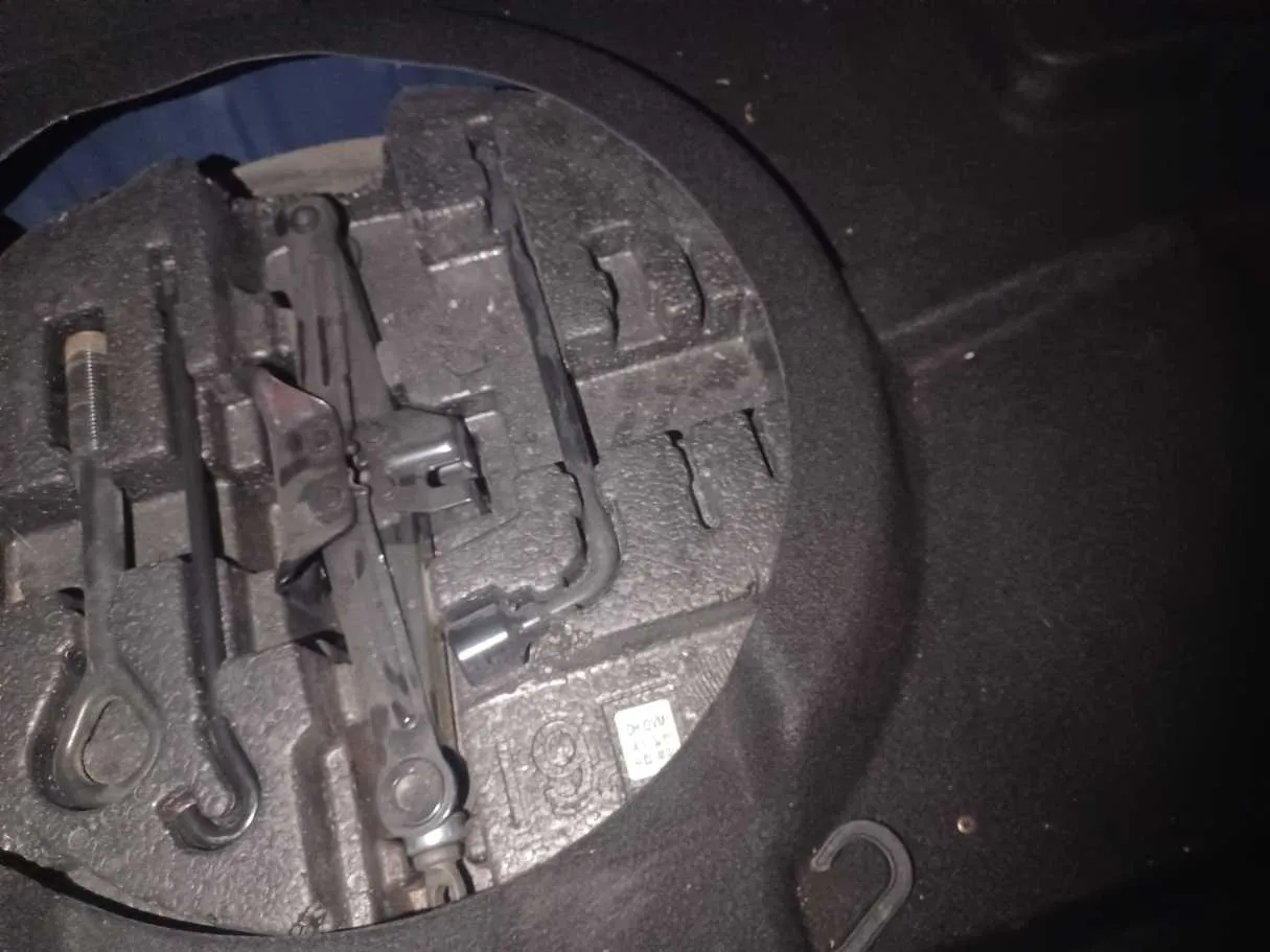 Car image 23