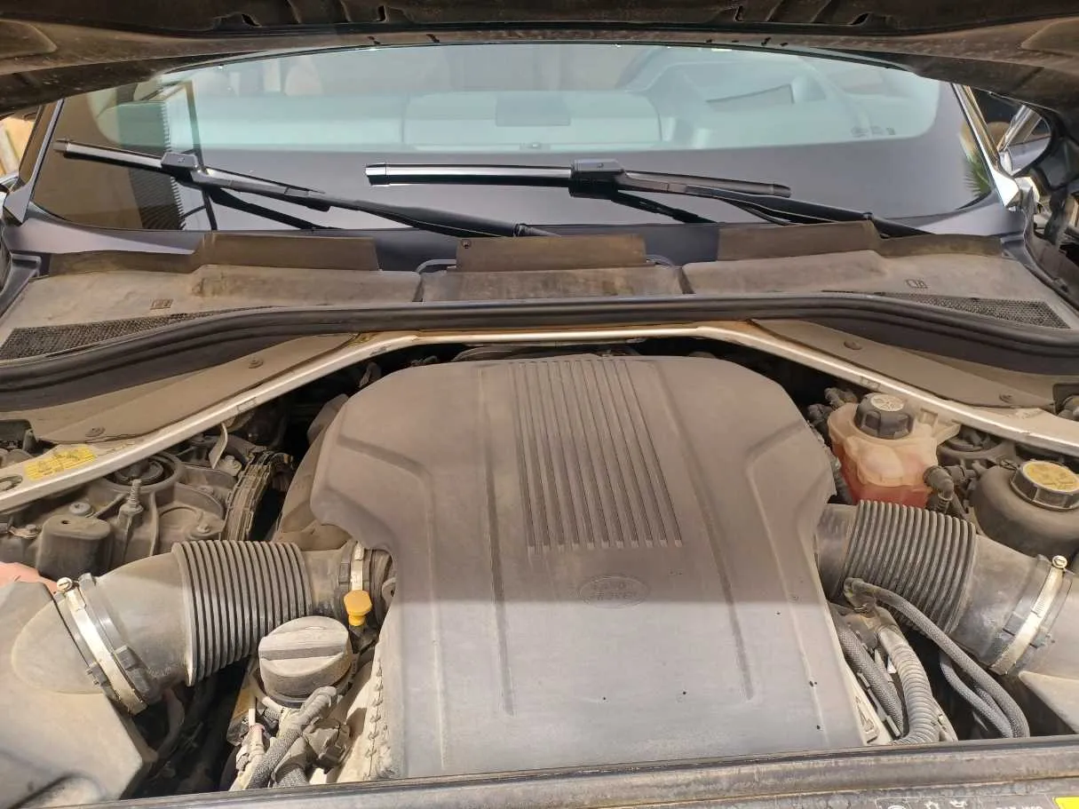 Car image 24