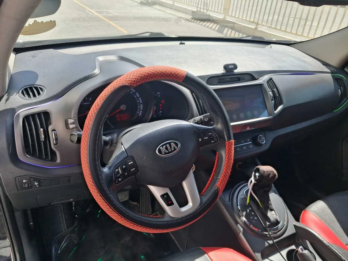 Car image 11