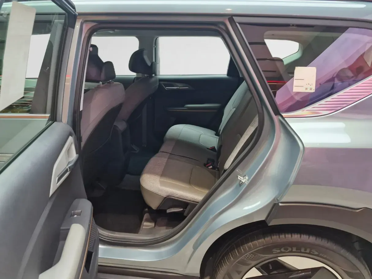 Car image 7