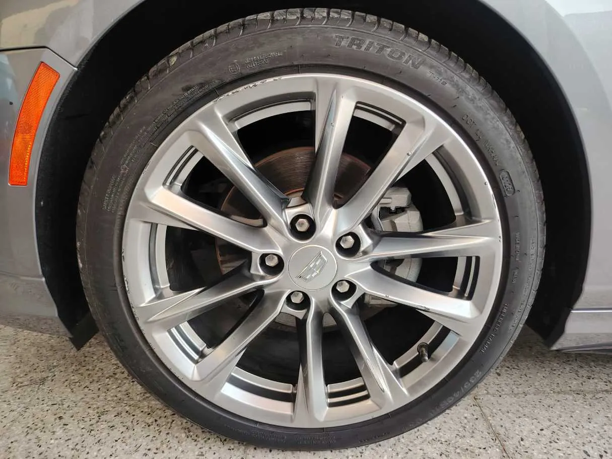 Car image 10