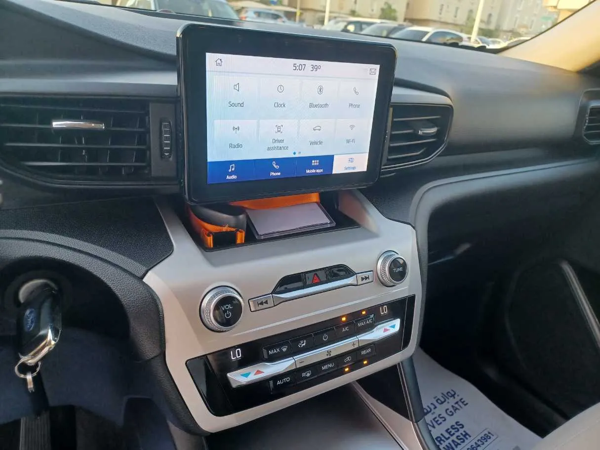 Car image 17