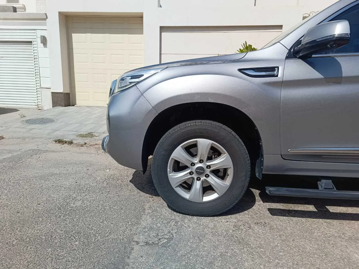 Car image 9