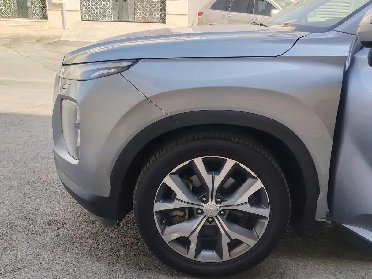 Car image 9
