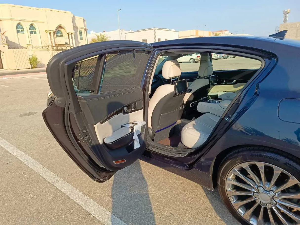 Car image 16
