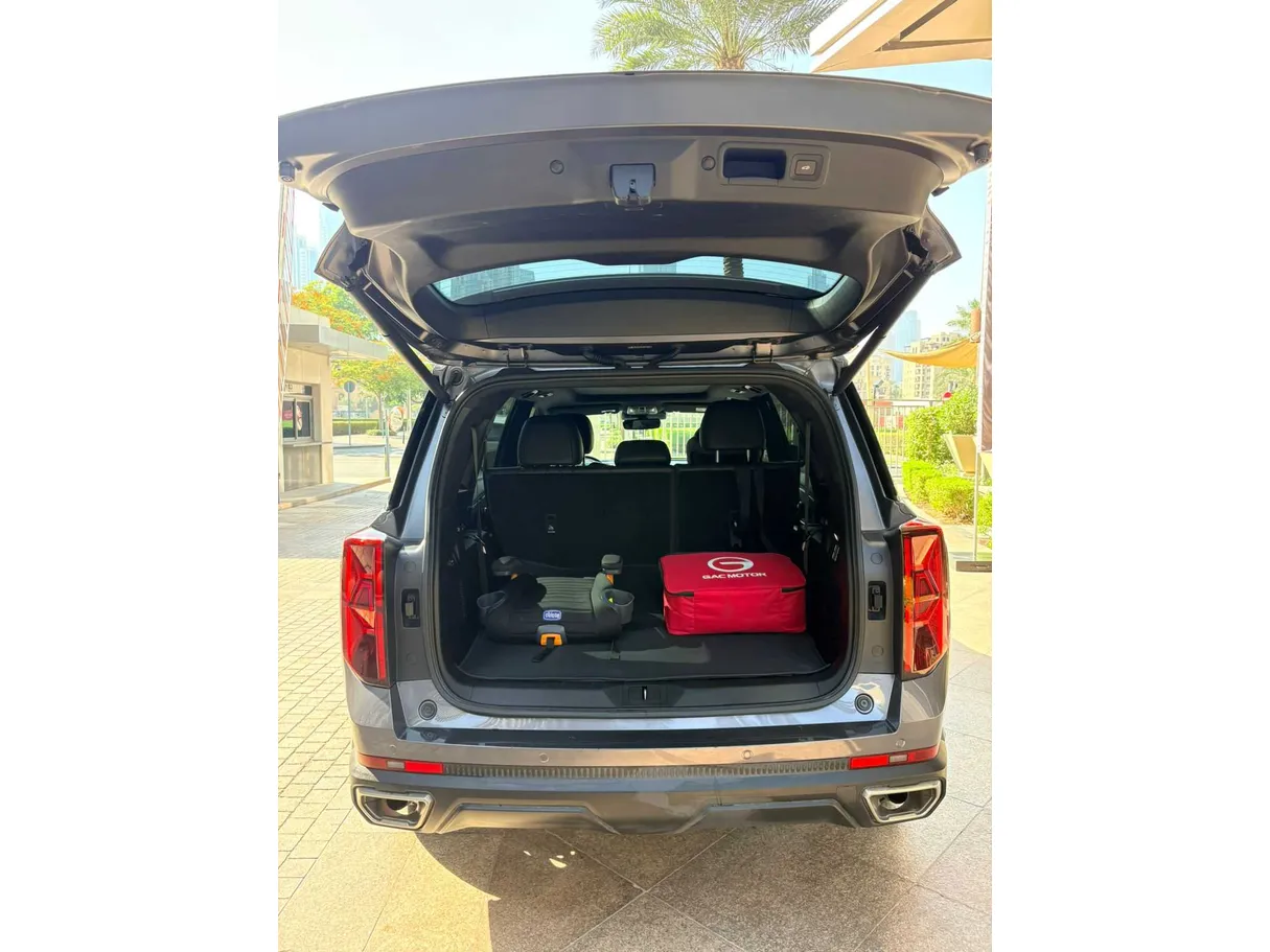 Car image 12