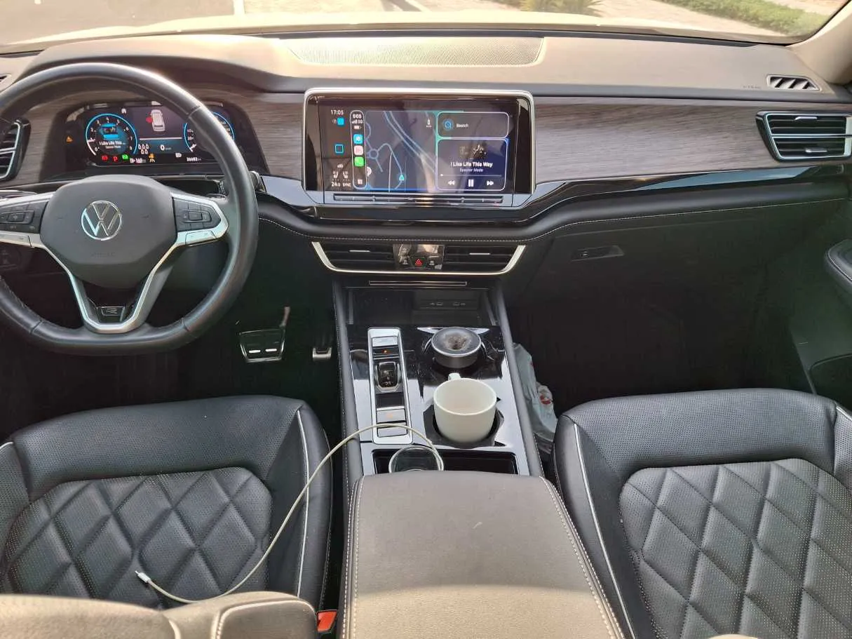 Car image 15
