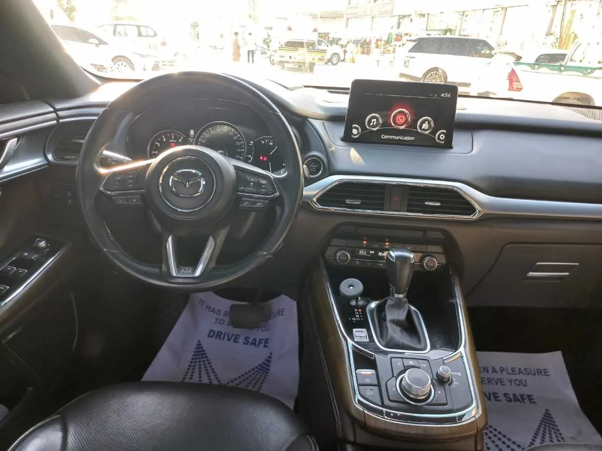 Car image 16