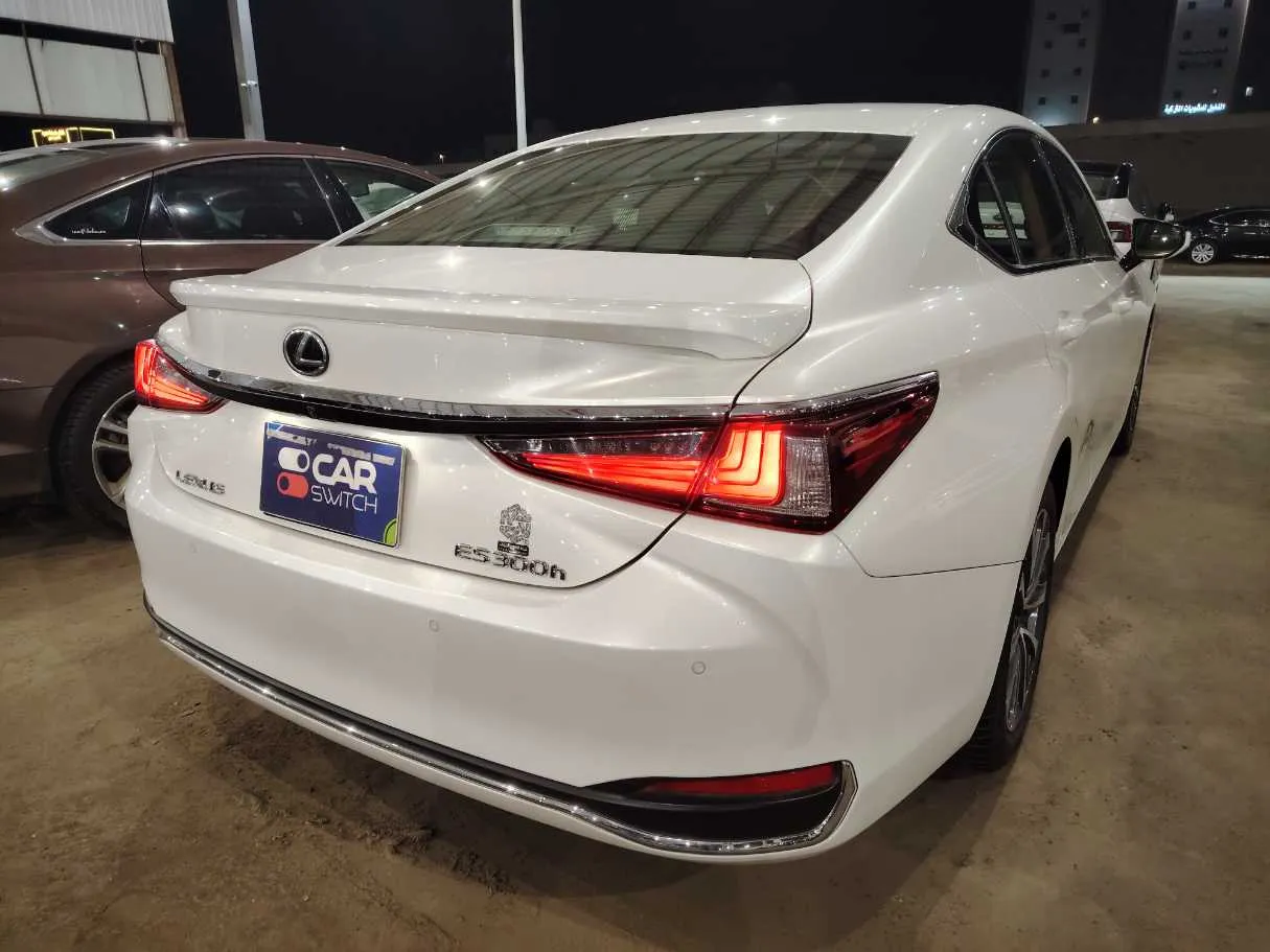 Car image 5