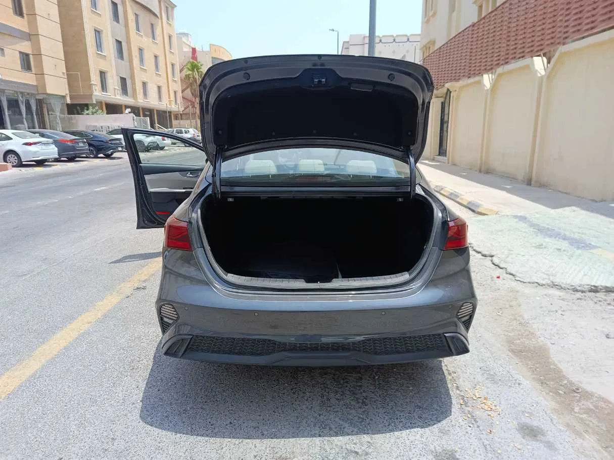 Car image 26