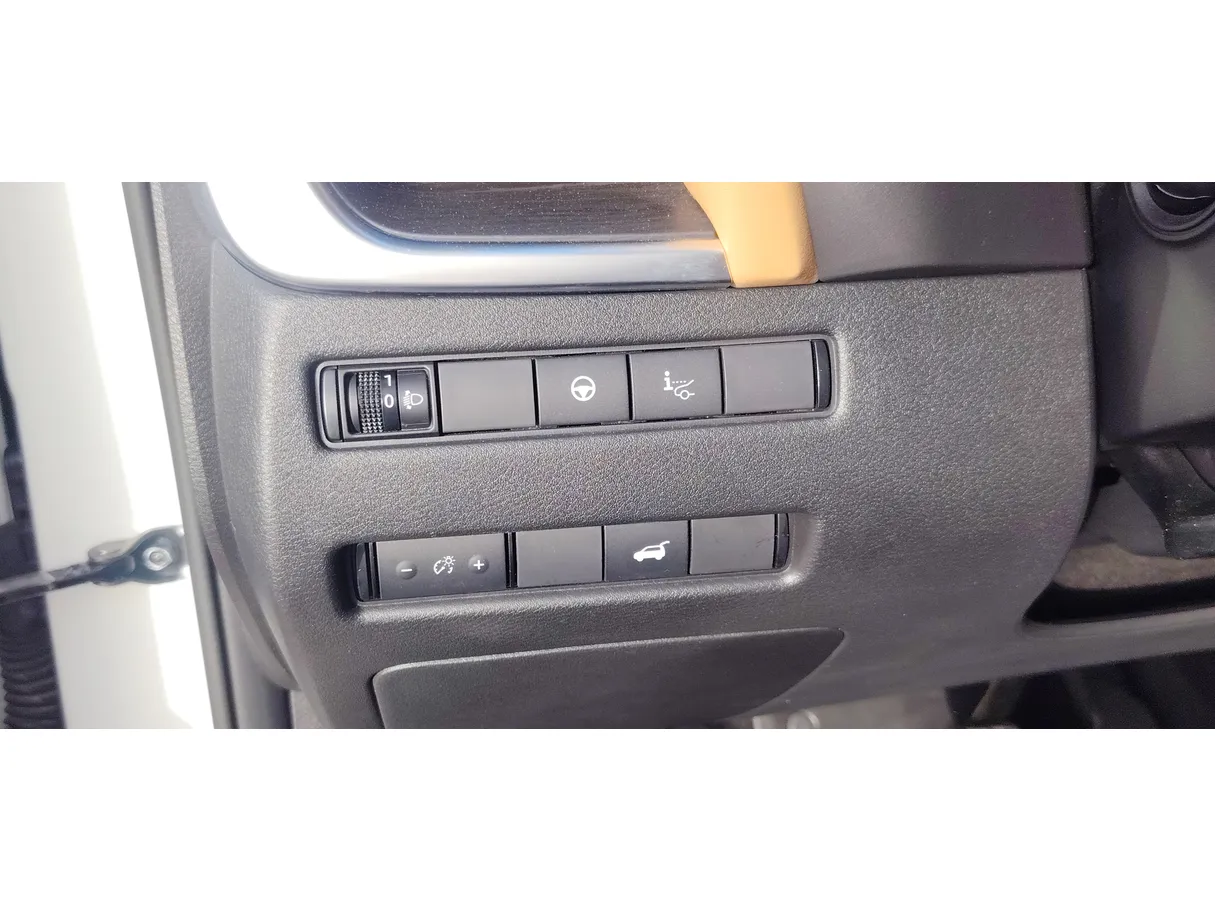 Car image 30