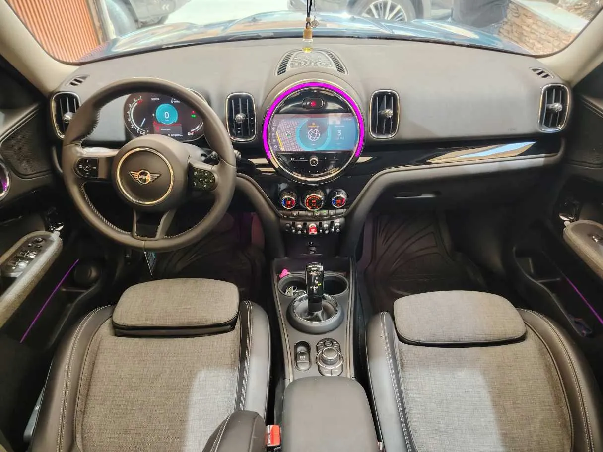 Car image 21