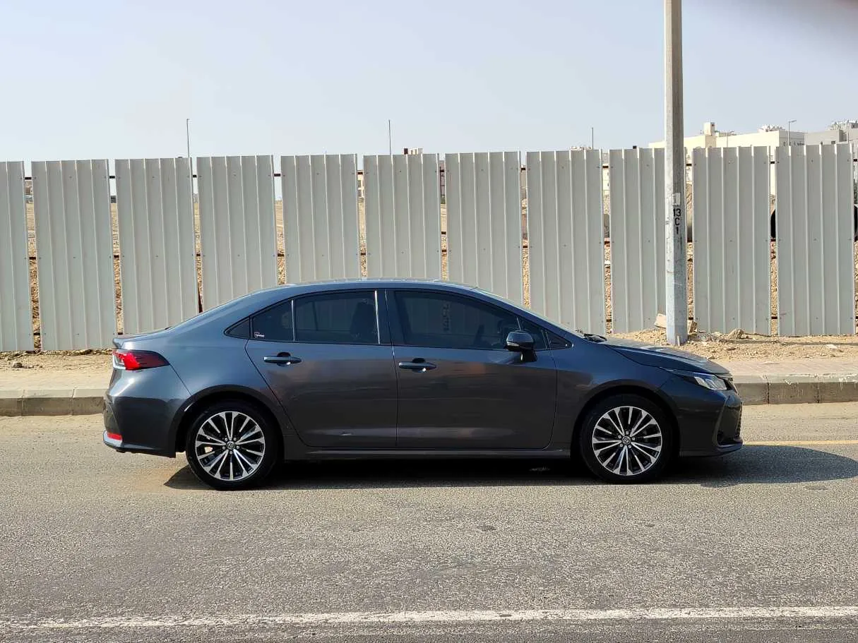 Car image 4
