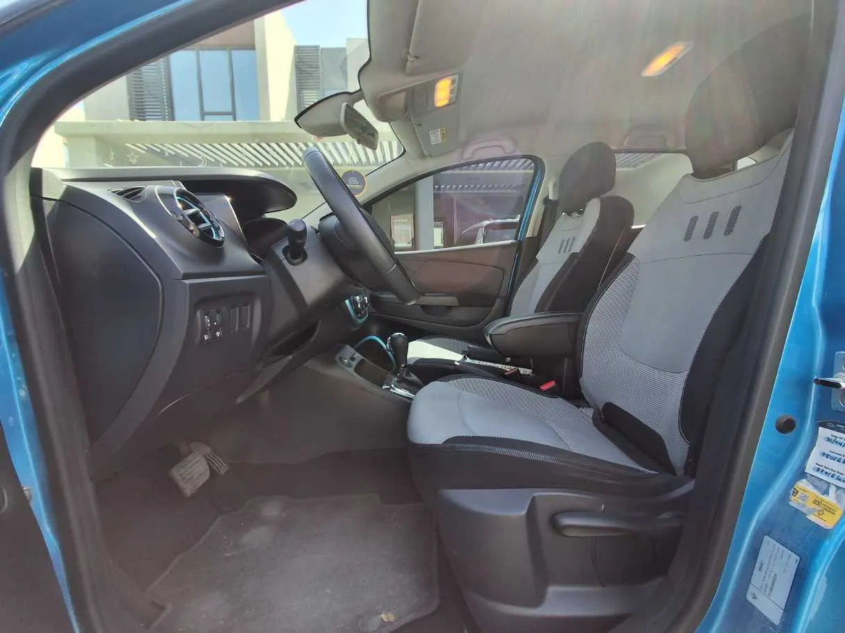 Car image 12