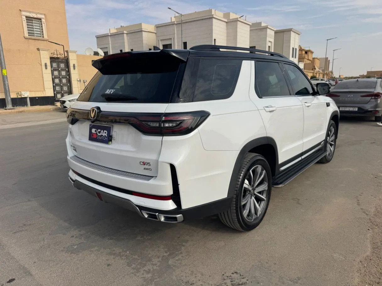 Car image 5