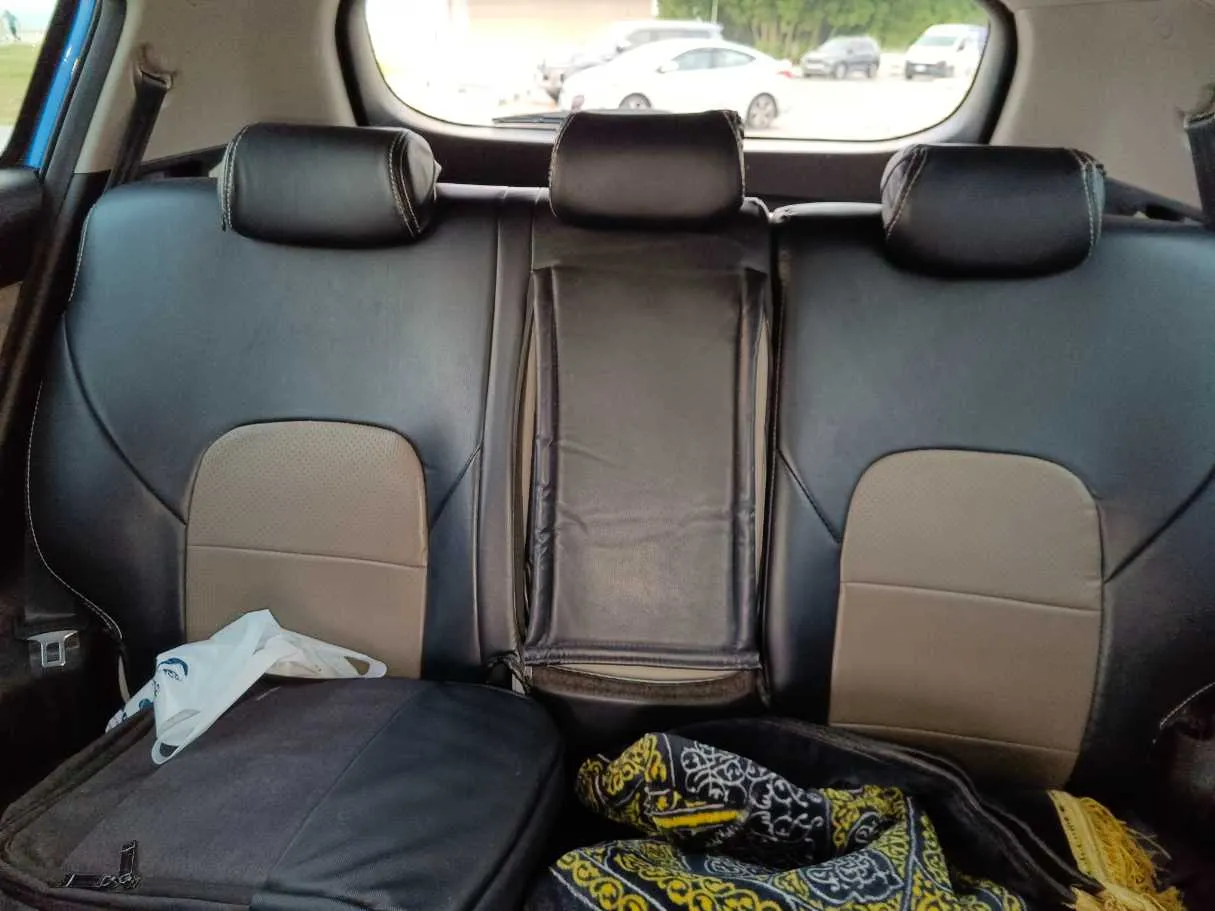 Car image 18