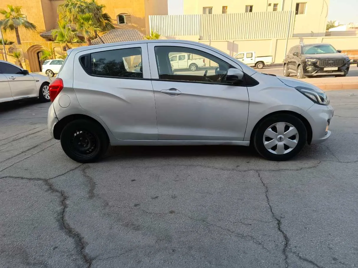 Car image 4