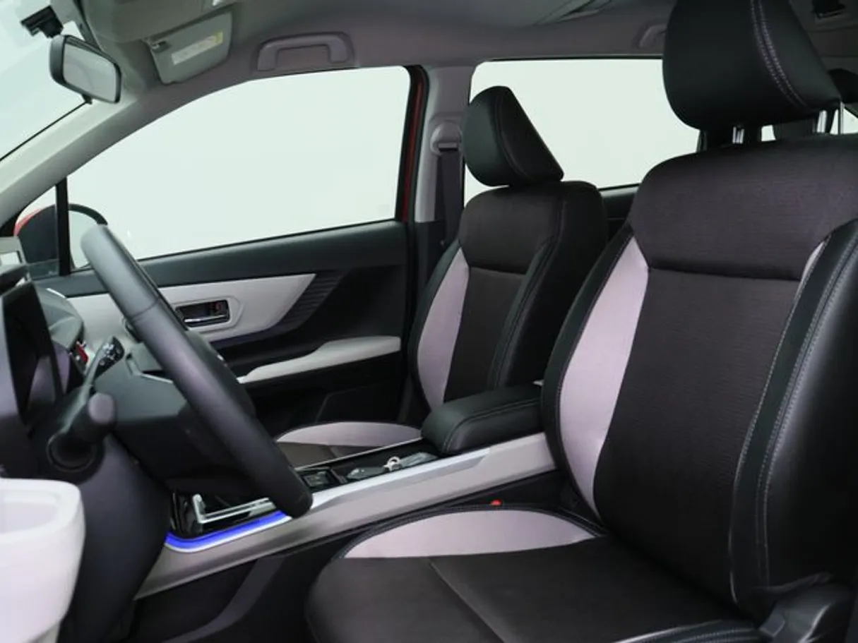 Car image 8
