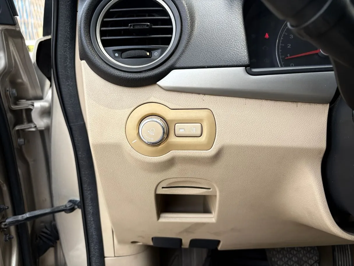 Car image 25