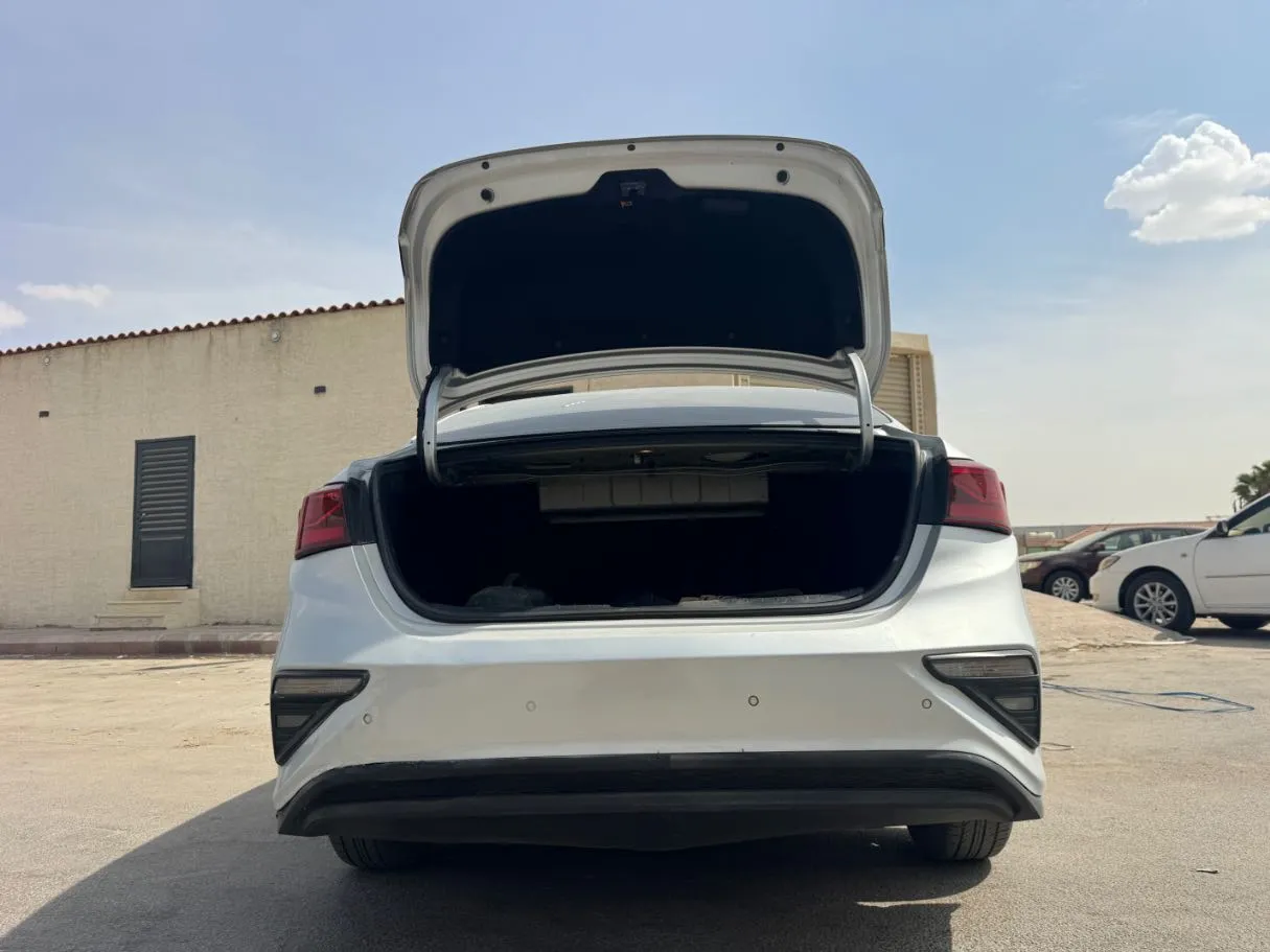 Car image 19