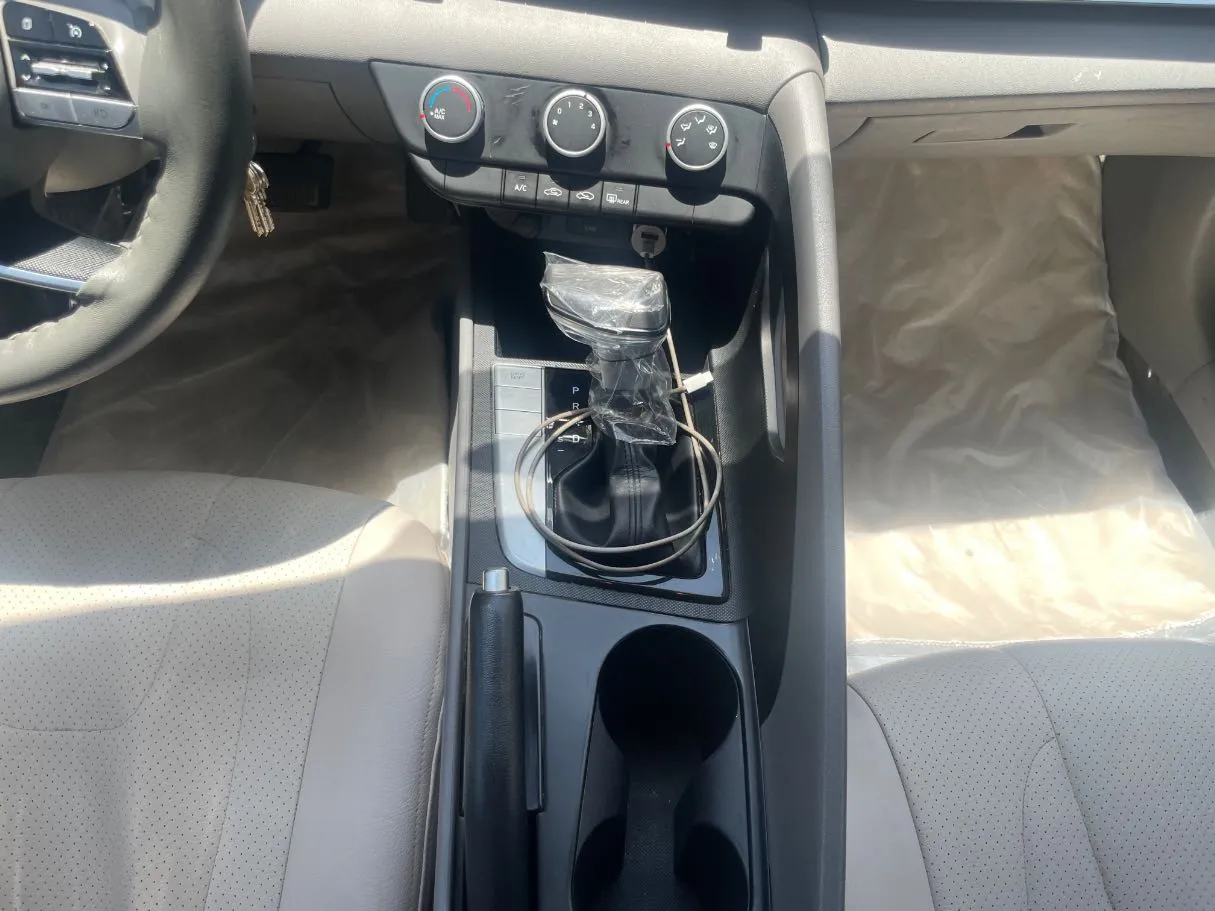 Car image 18