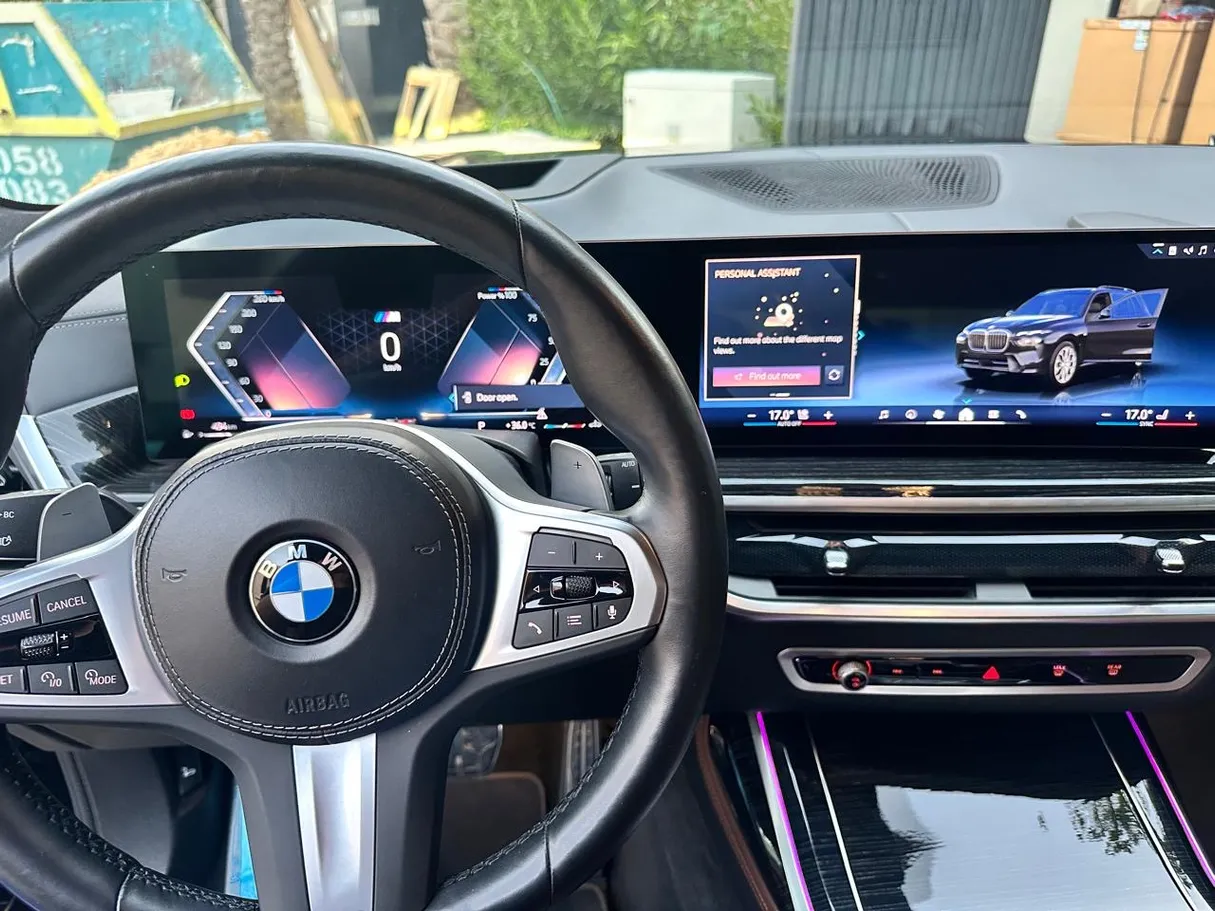 Car image 13