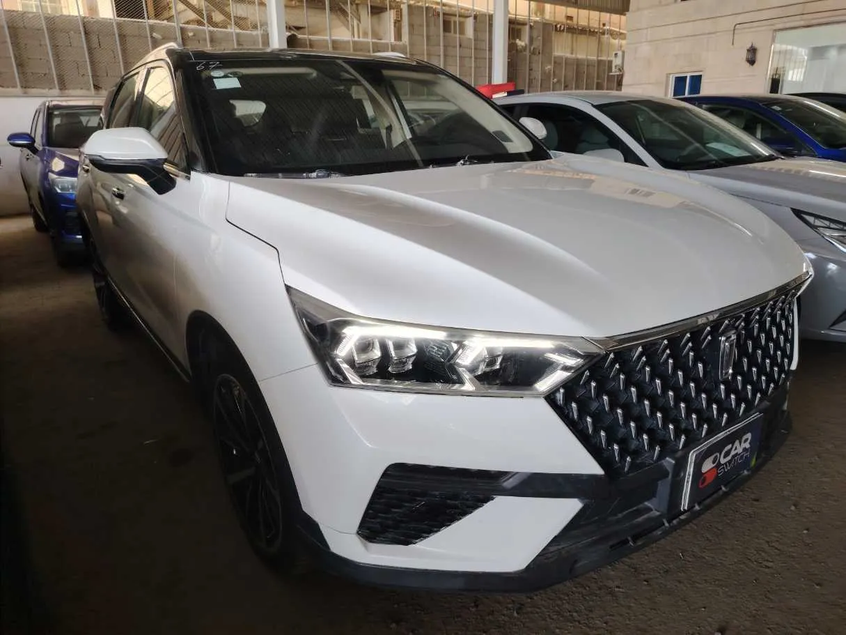 Car image 3