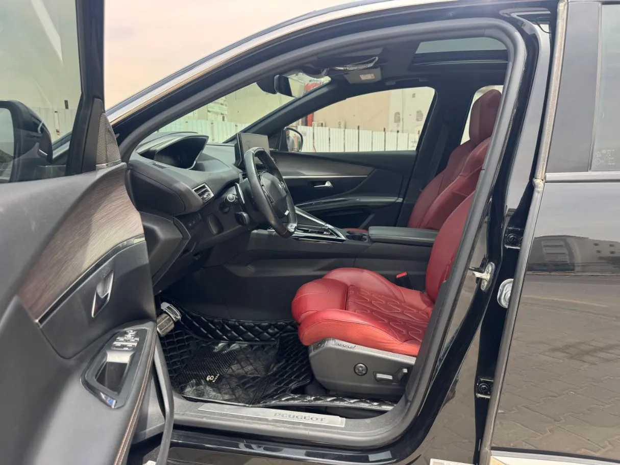 Car image 11